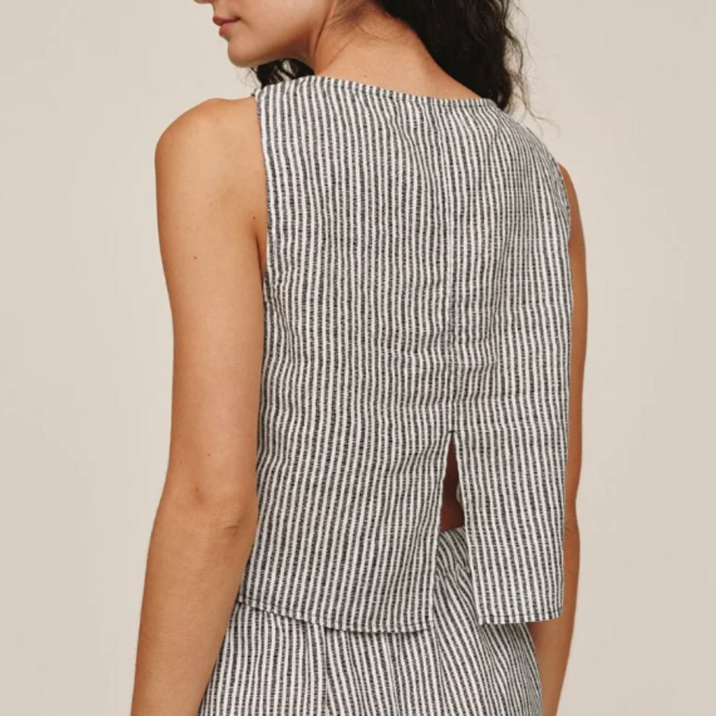 SLEEVELESS BOAT NECK SPLIT BACK-HATCH STRIPE