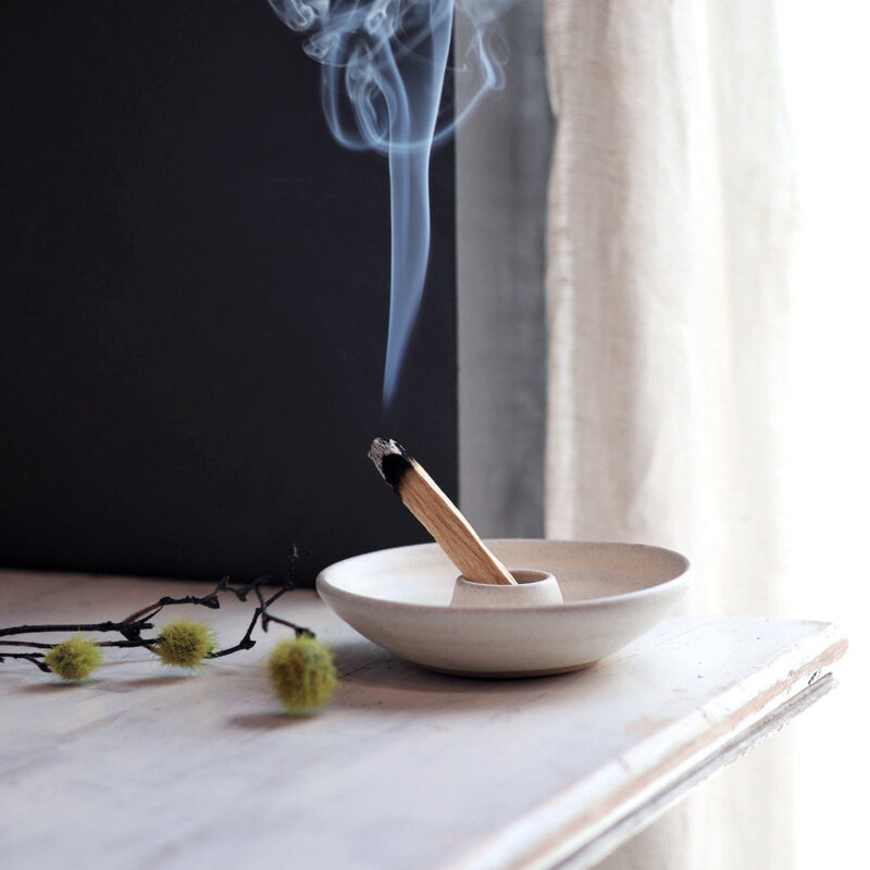 GRAVESCO POTTERY Palo Santo Burning Ritual Dish in Cream