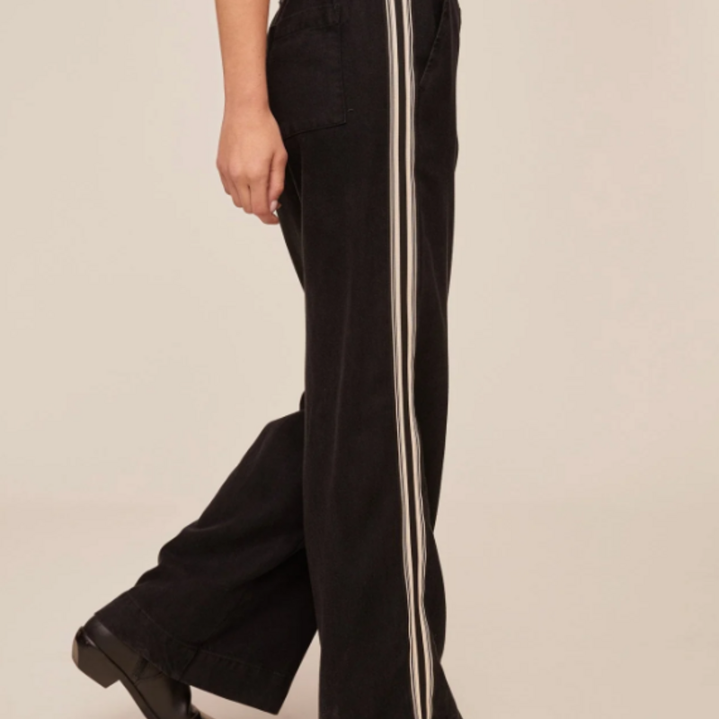 TROUSER JEAN WITH SIDE STRIPE VINTAGE BLACK WASH