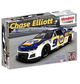 Salvinos JR 1/24 Chase Elliot 2022 Camaro Plastic Model Car Kit