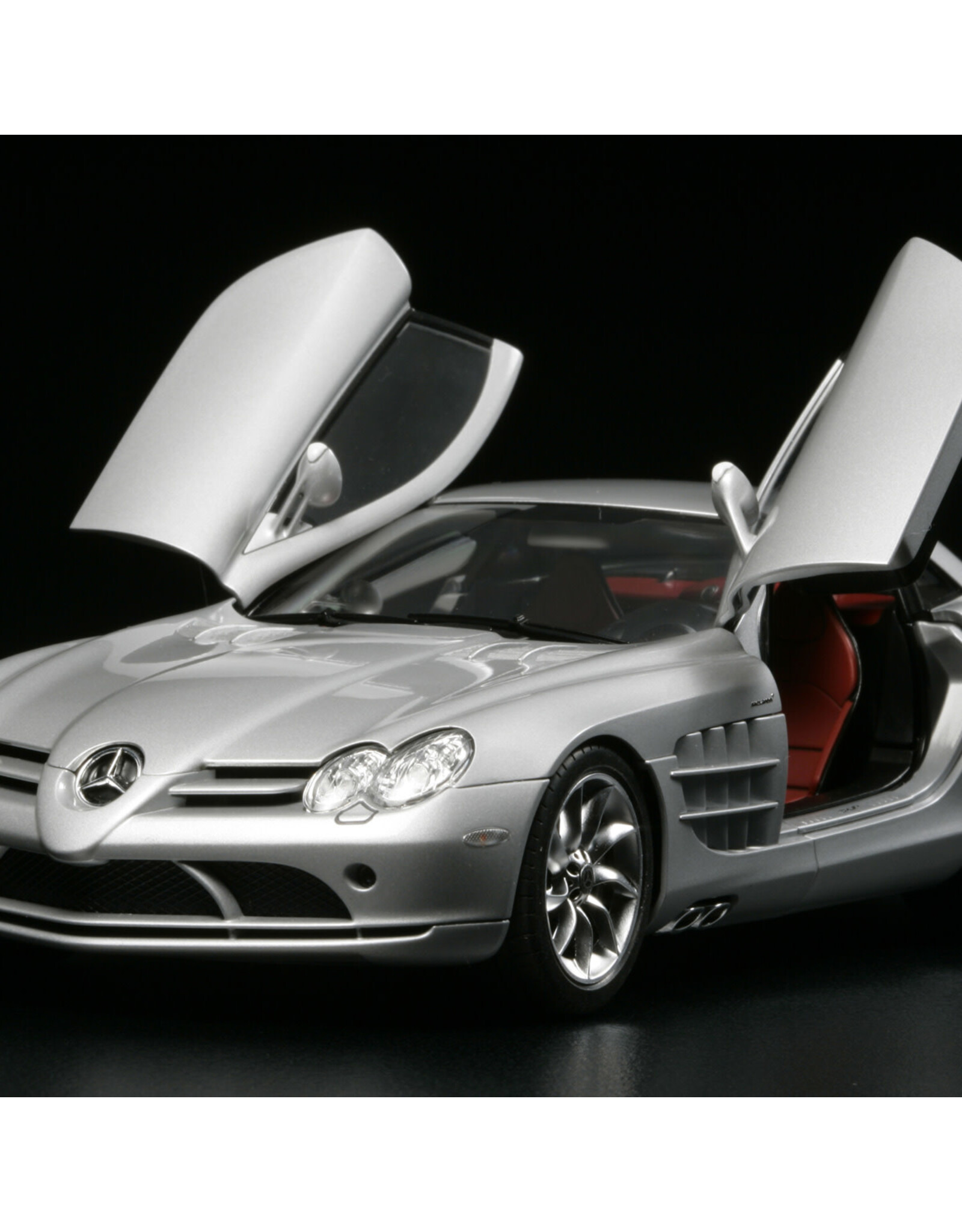 Tamiya 1/24 Mercedes-Benz SLR McLaren Plastic Model Kit