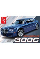 AMT 1/25 2005 Chrysler 300C Model Kit (Level 2)
