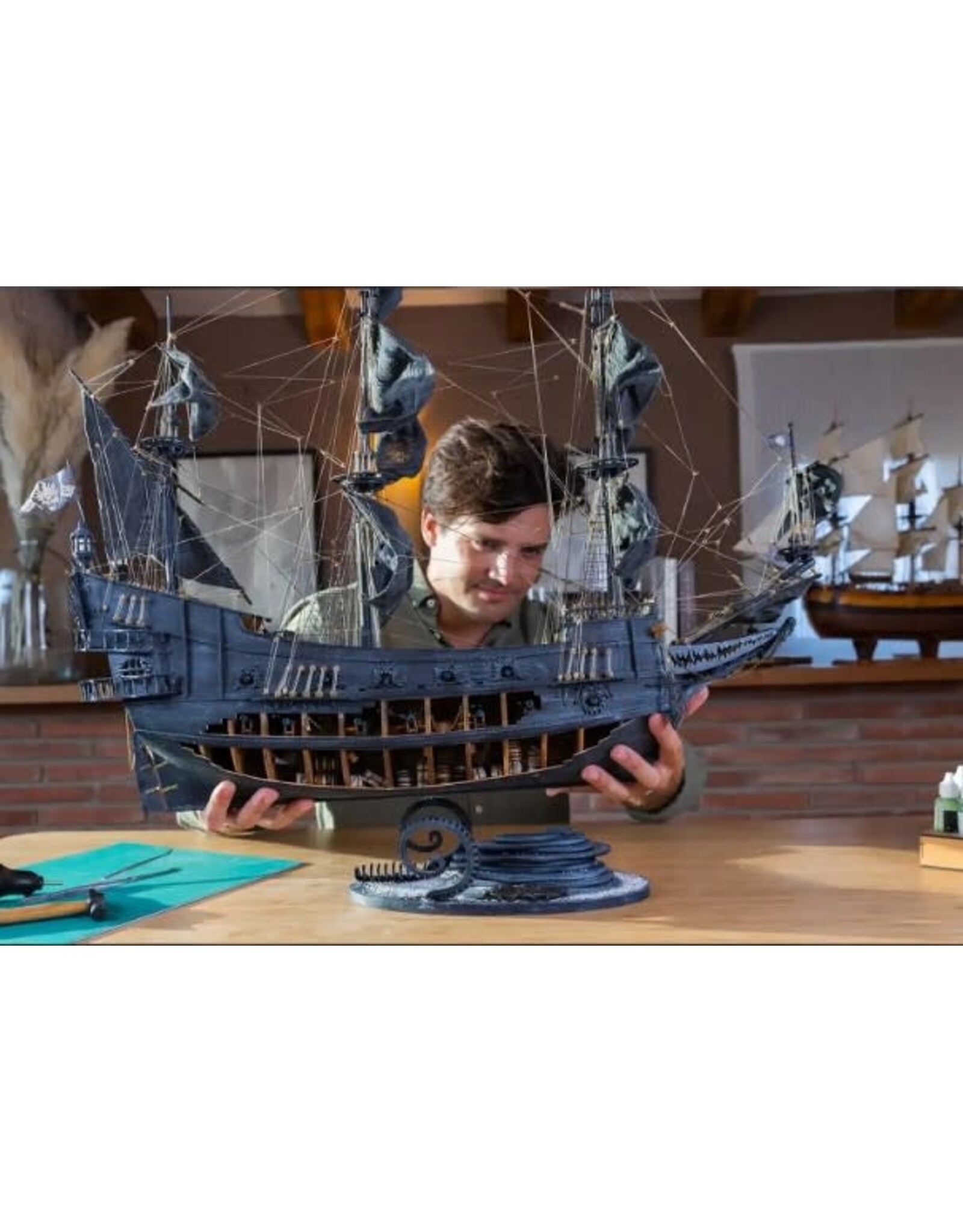 OCCRE 1/50 Flying Dutchman