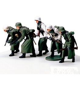 Tamiya German Assault Infantry w/ Winter Gear Model