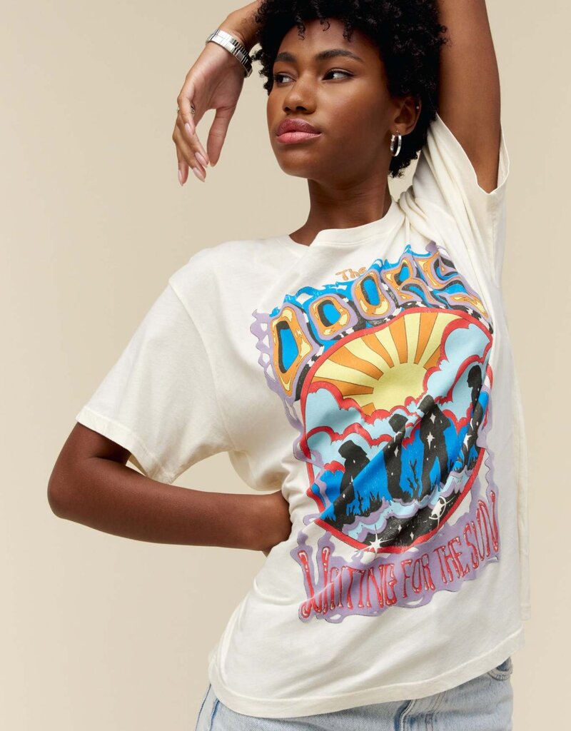 Daydreamer The Doors Waiting For The Sun Boyfriend Tee