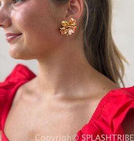 Golden Petals and Pearl Stud Earrings Pearl w/18K Gold Plating