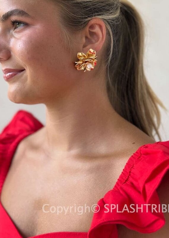 Golden Petals and Pearl Stud Earrings Pearl w/18K Gold Plating