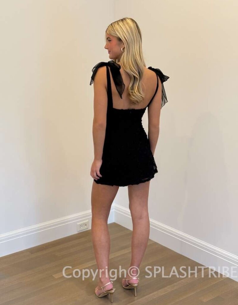 Lucy In The Sky Textured Floral V Neck Mini Dress