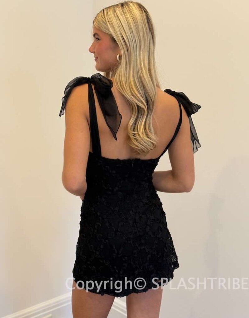 Lucy In The Sky Textured Floral V Neck Mini Dress