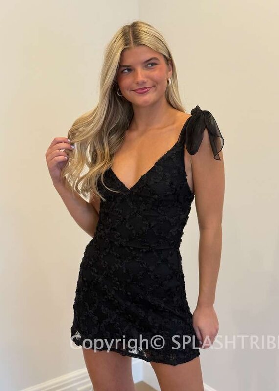 Lucy In The Sky Textured Floral V Neck Mini Dress