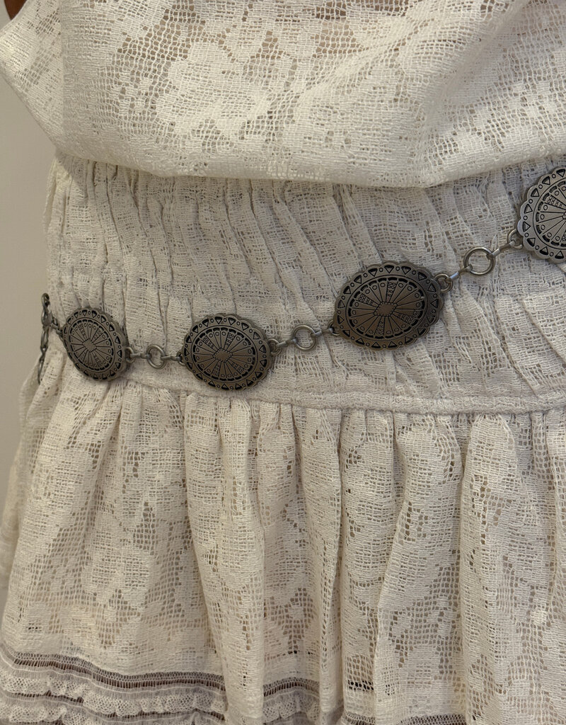 Tooled Oval Concho Chain Belt Silver