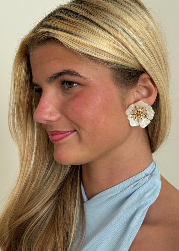 Torunn Flower Earrings White