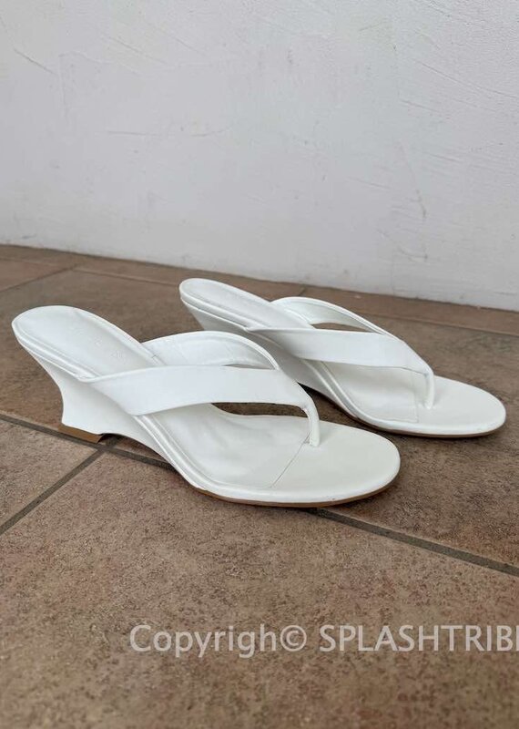 Billini Orielle T Shaped Toe Strap Heel Sandal