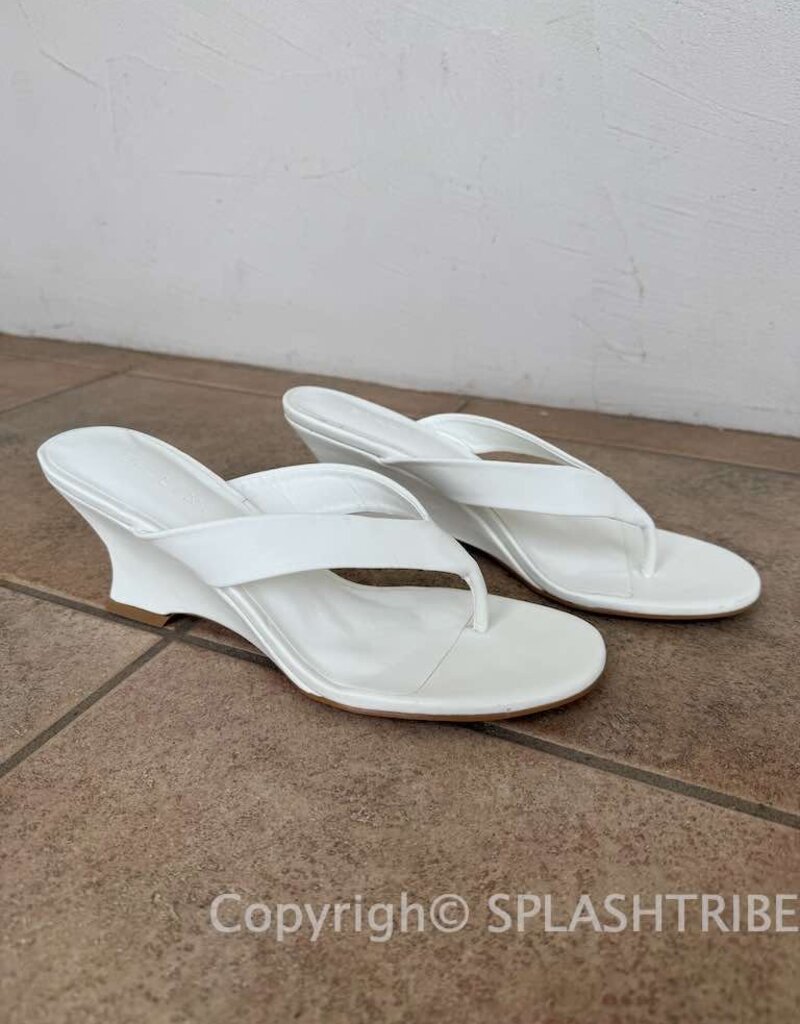 Billini Orielle T Shaped Toe Strap Heel Sandal