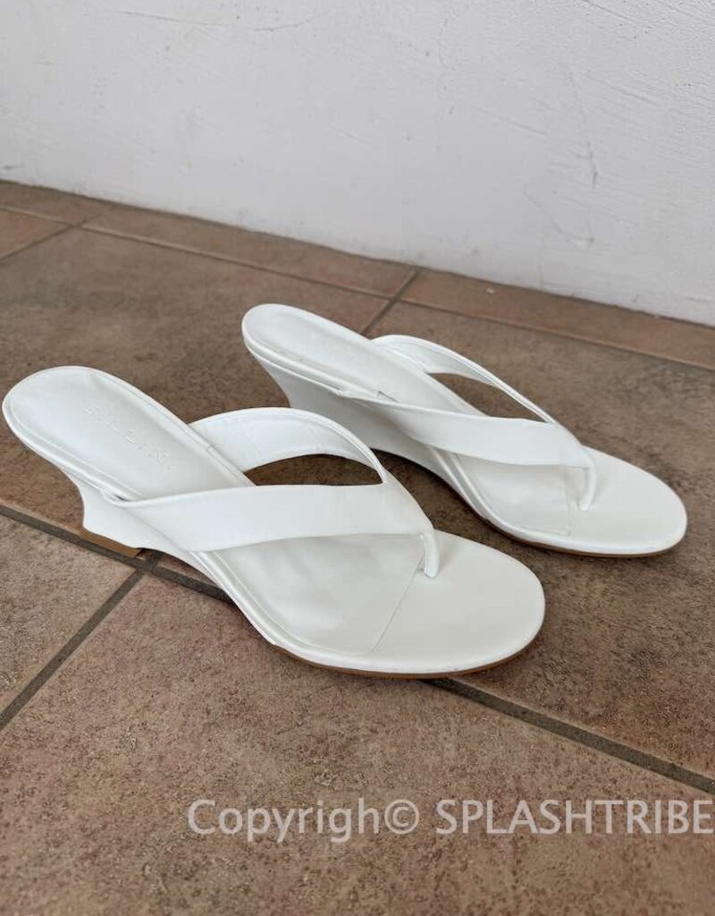 Billini Orielle T Shaped Toe Strap Heel Sandal