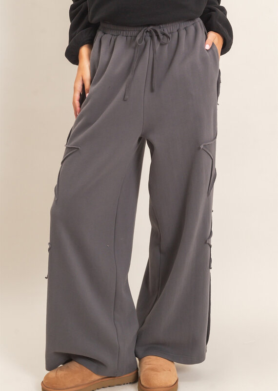 Essential Star Wide Leg Sweatpant