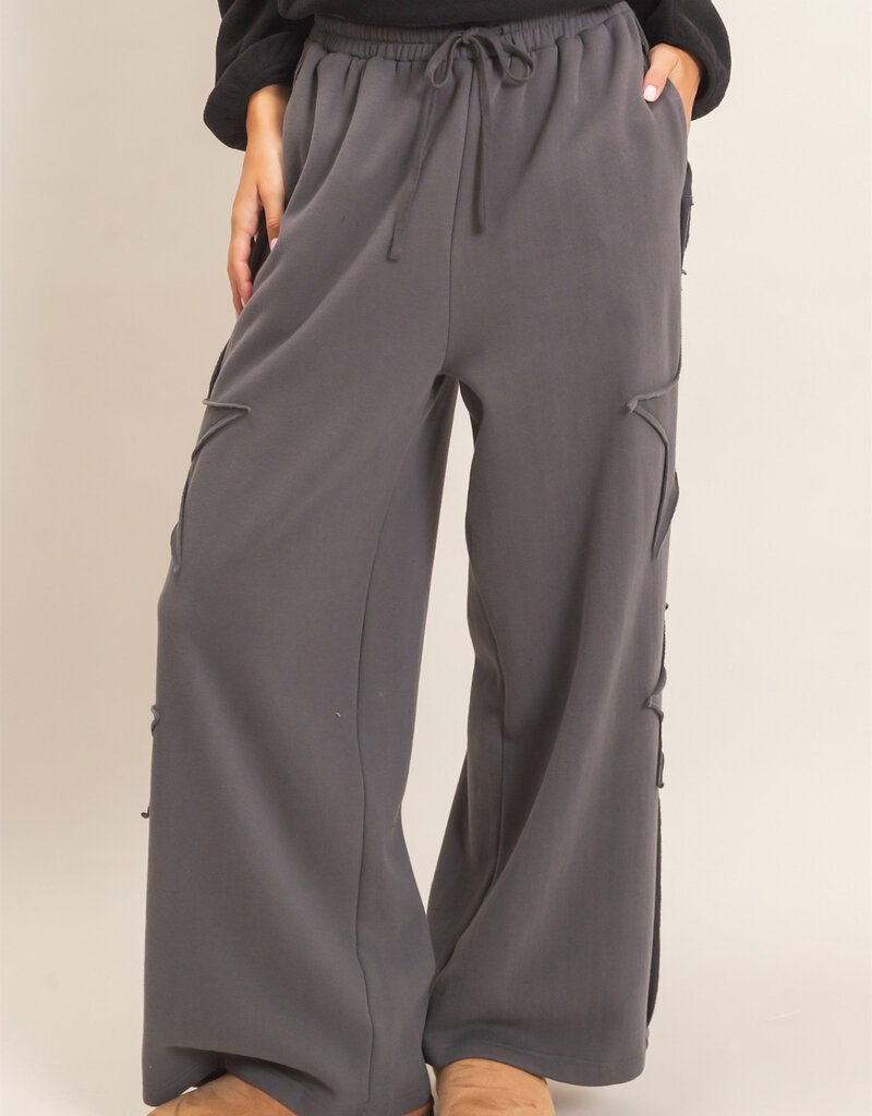 Essential Star Wide Leg Sweatpant