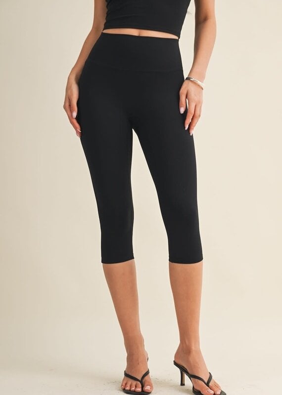 GLO Aligned Performance Capri Leggings