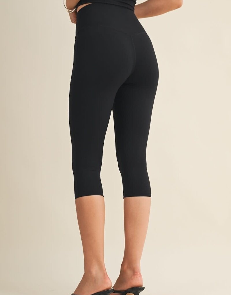 GLO Aligned Performance Capri Leggings