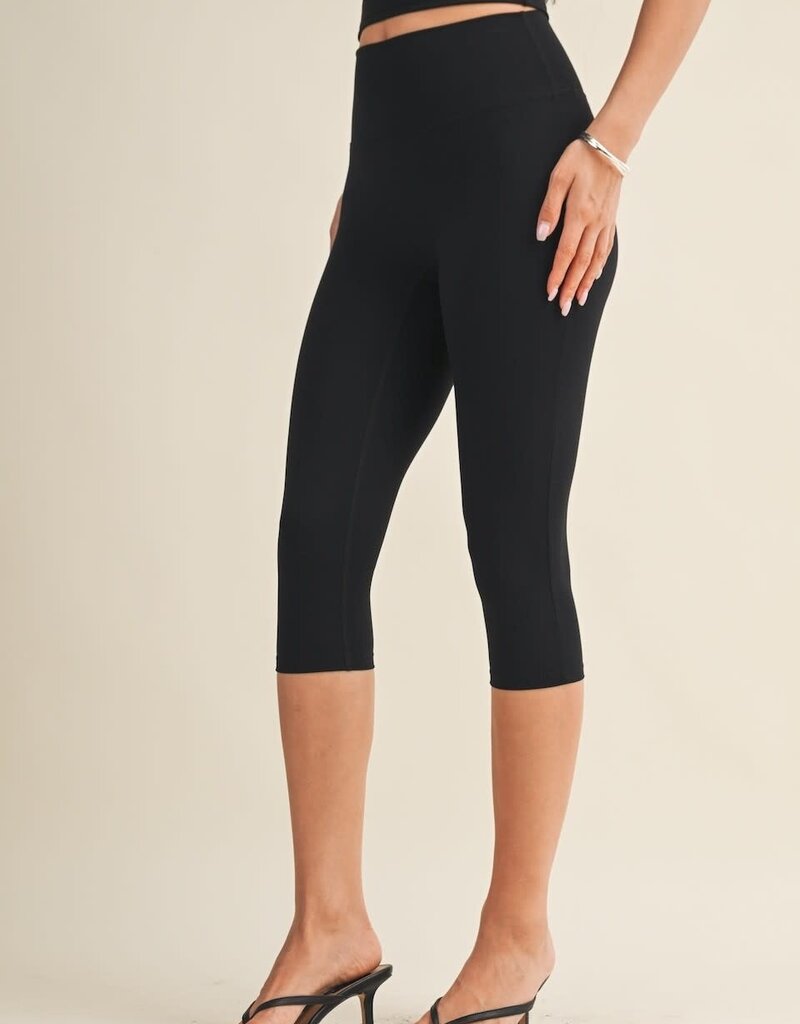 GLO Aligned Performance Capri Leggings