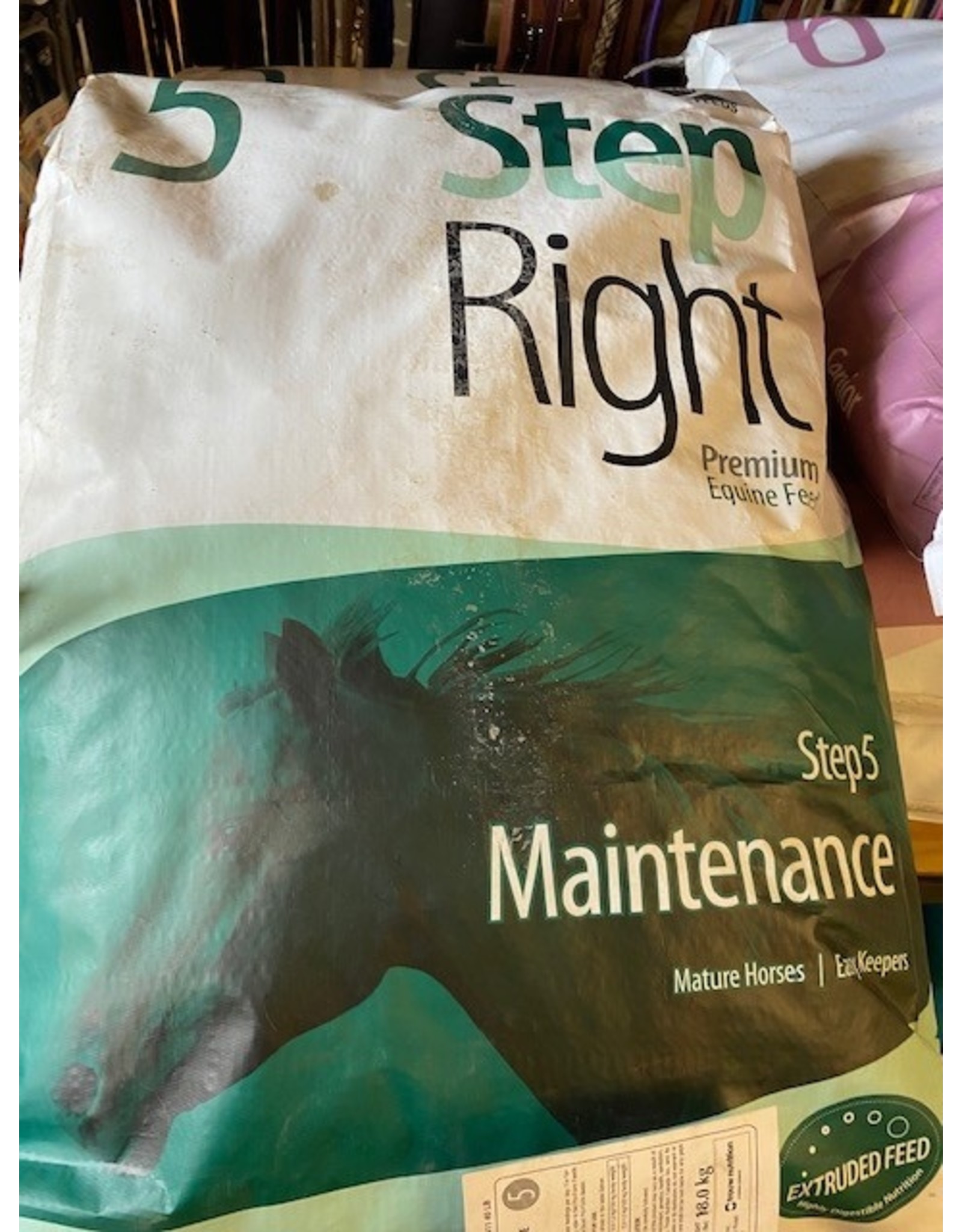 Step Right STEP RIGHT - STEP 5 - MAINTENANCE EXTRUDED (30) - Mature Horses - 18 kg - 13596445 - 997411 - NSC 21.5% - CP 10%, Fat 4%, Fiber 10.0%