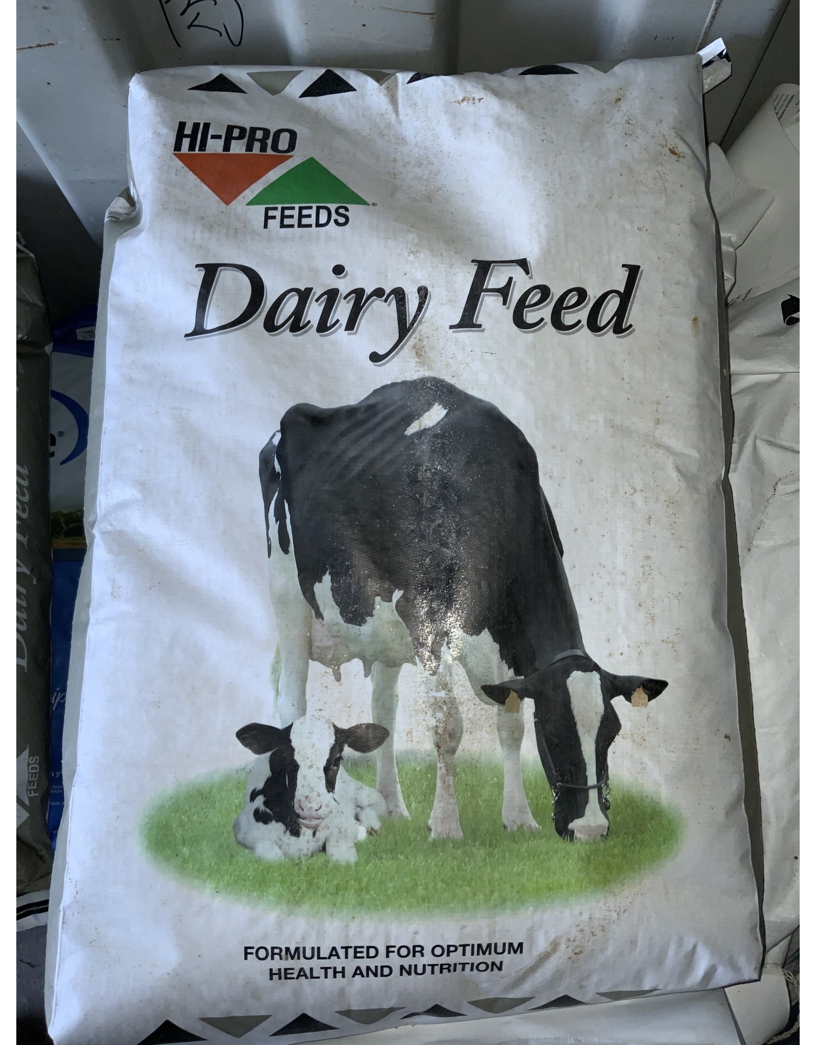 16% Hi-Pro Dairy Cow Ration  20 KG BAG - TEXTURED - 13336355 (C-CAN)