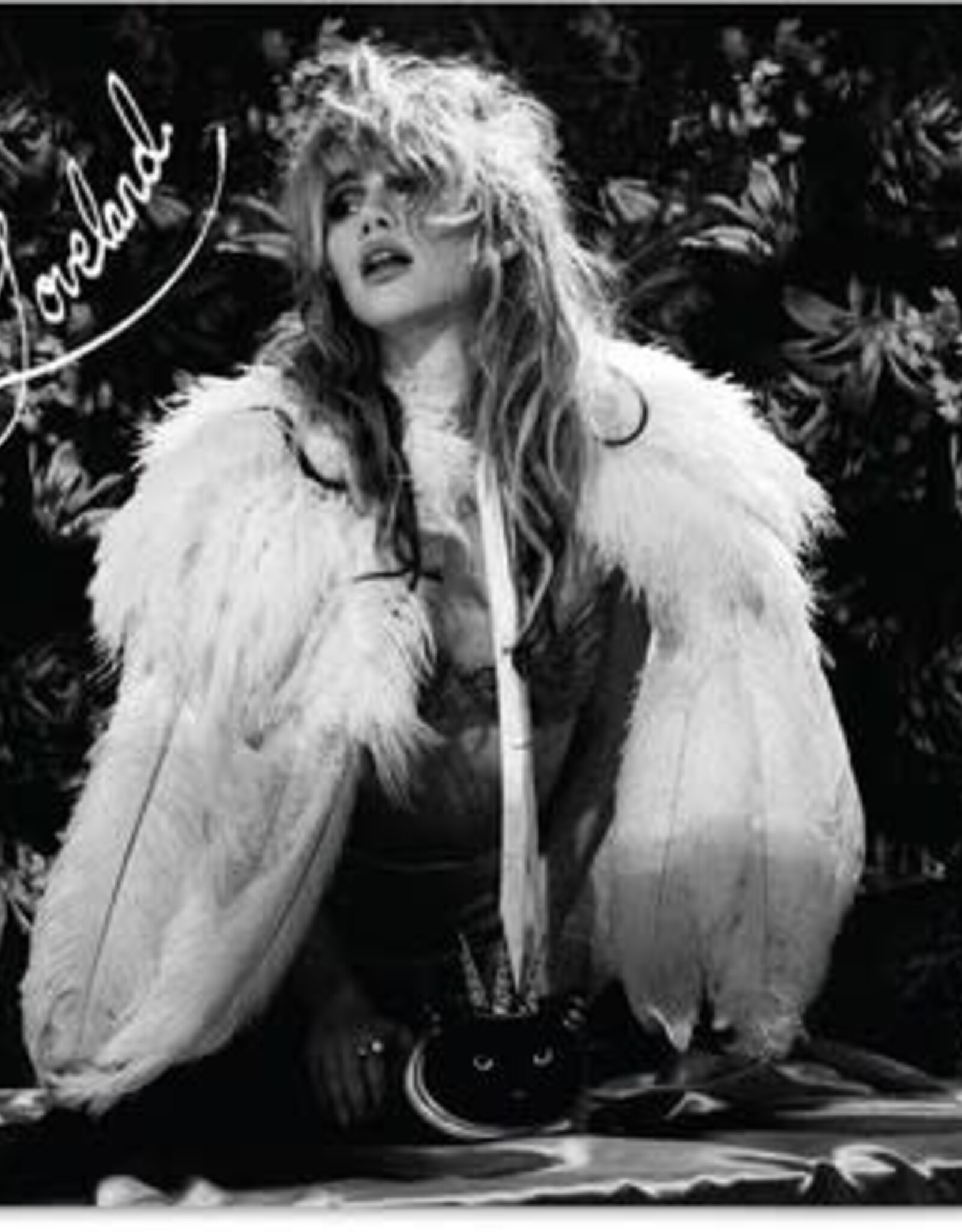 Suki Waterhouse - Loveland