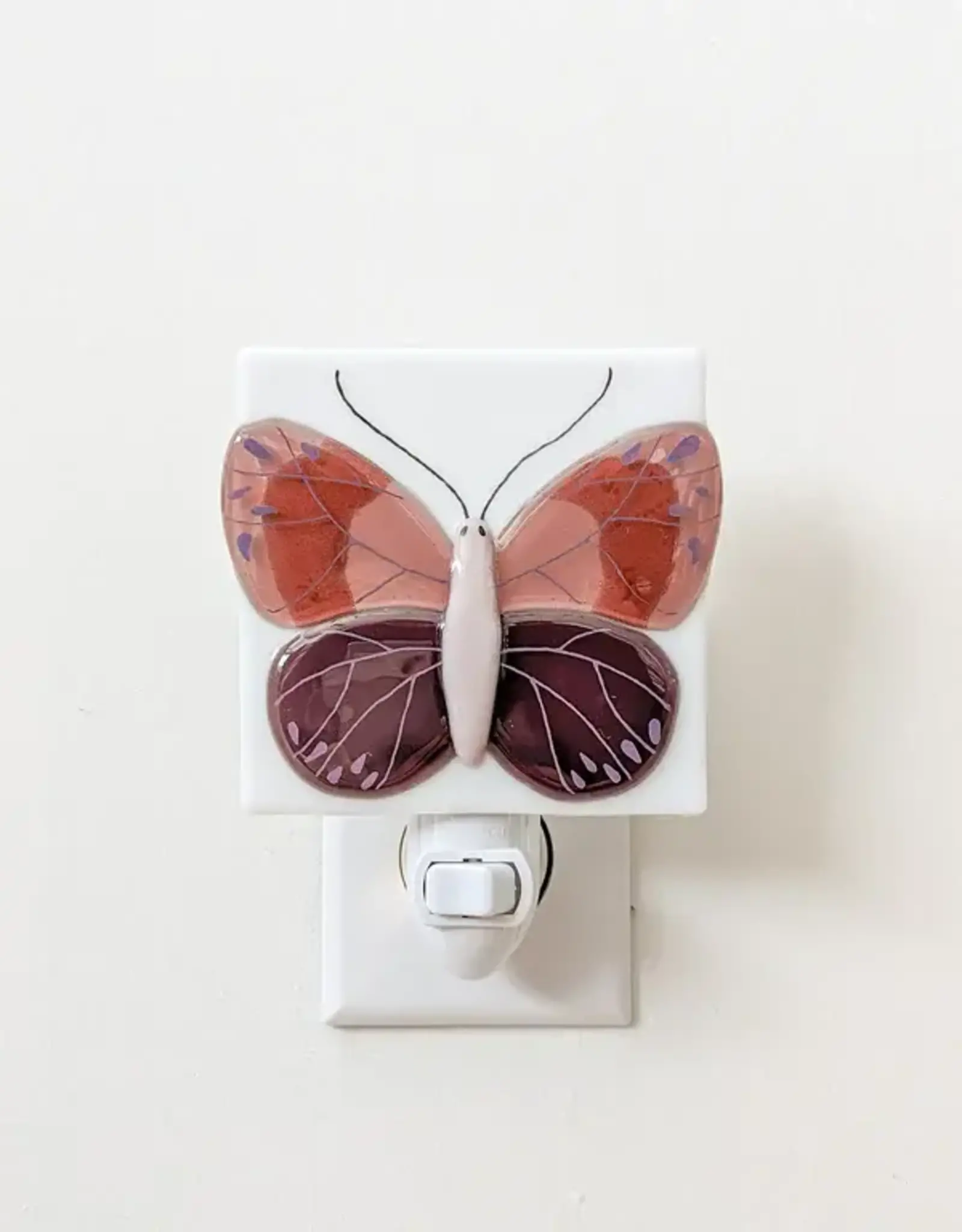VEILLEUSE : LA VOLÉE DE PAPILLONS MAUVE