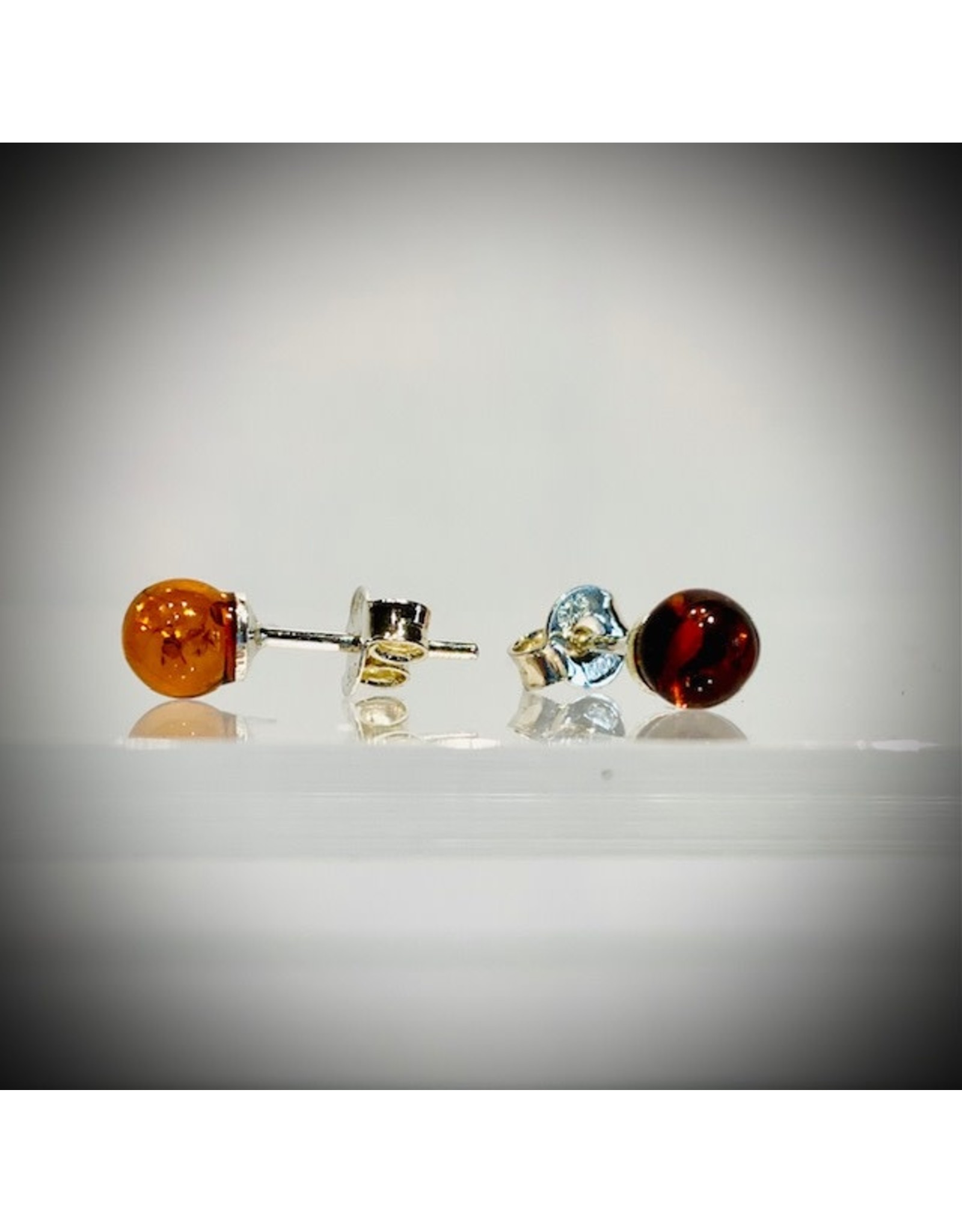 Amber Studs (Round)