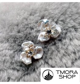 Pearly Kizil Flower Earrings