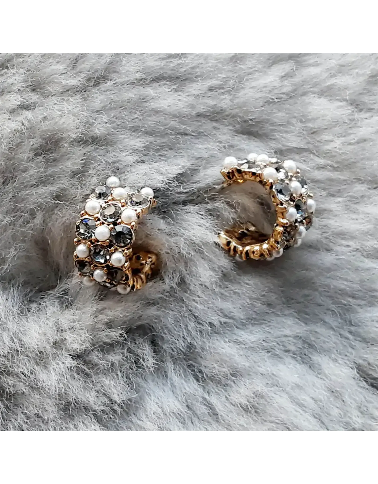 Mini Check Huggies Vintage Style earrings