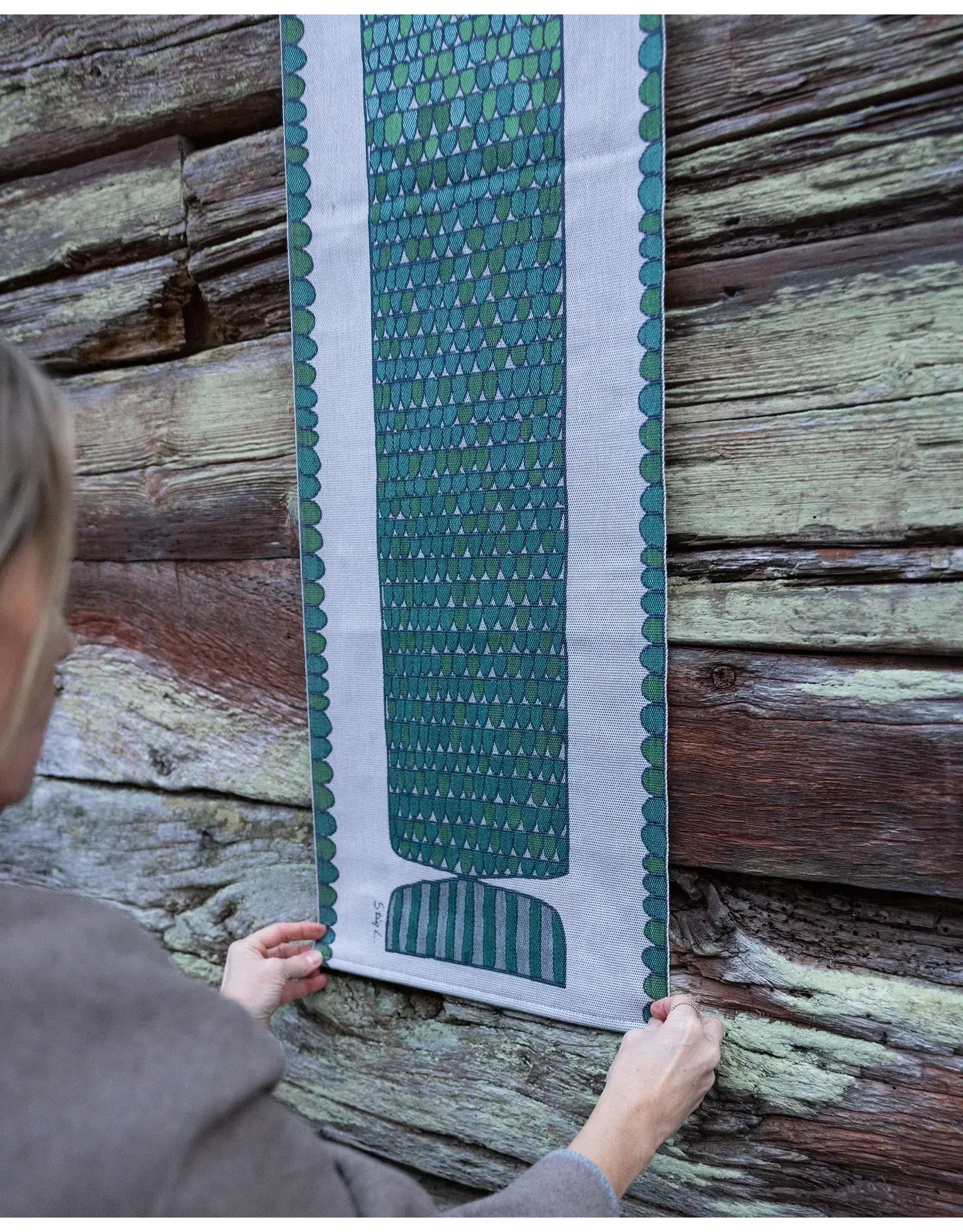 Ekelund Fishbone Table Runner