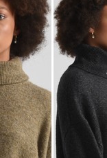 Noir charbon T- neck sweater