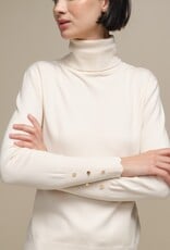 Button cuff t-neck