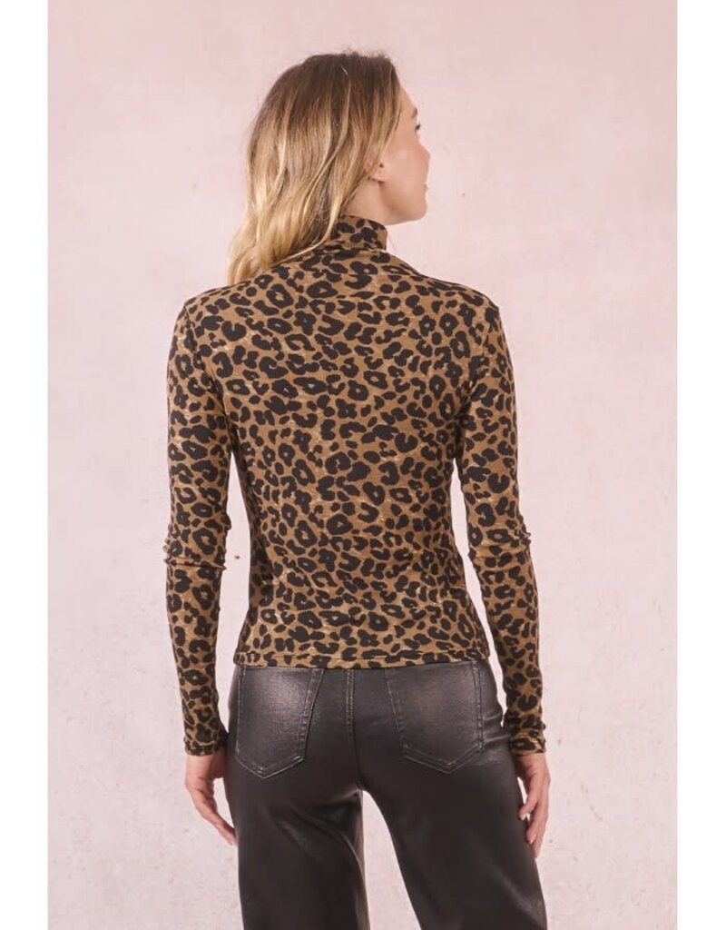 Leopard knit mockneck