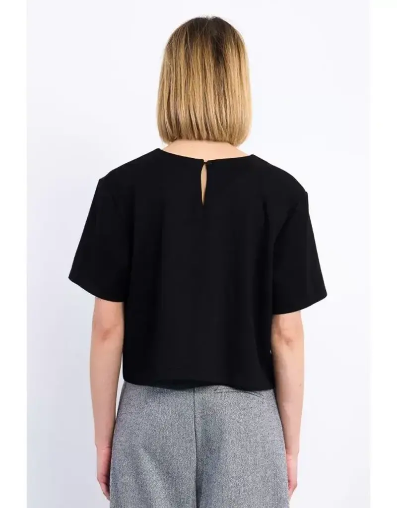 Keyhole back top
