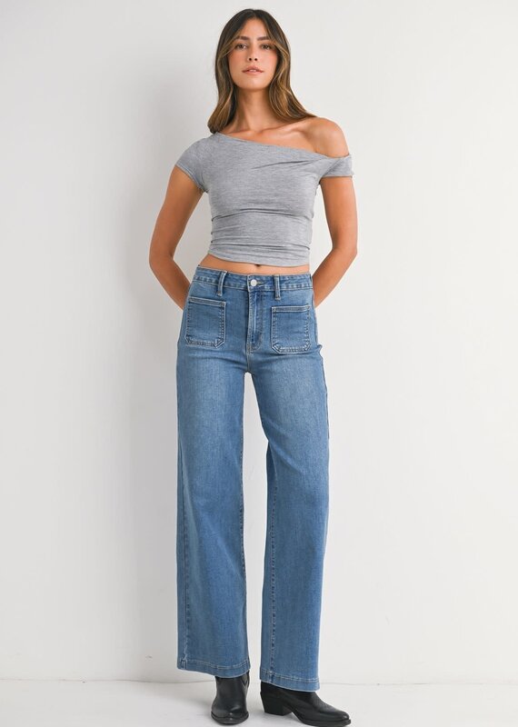 Mini patch pocket wide