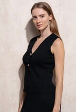 Knit vest w/gld button