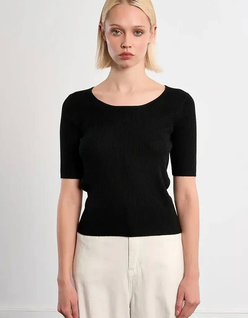 Keyhole back knit top s/s