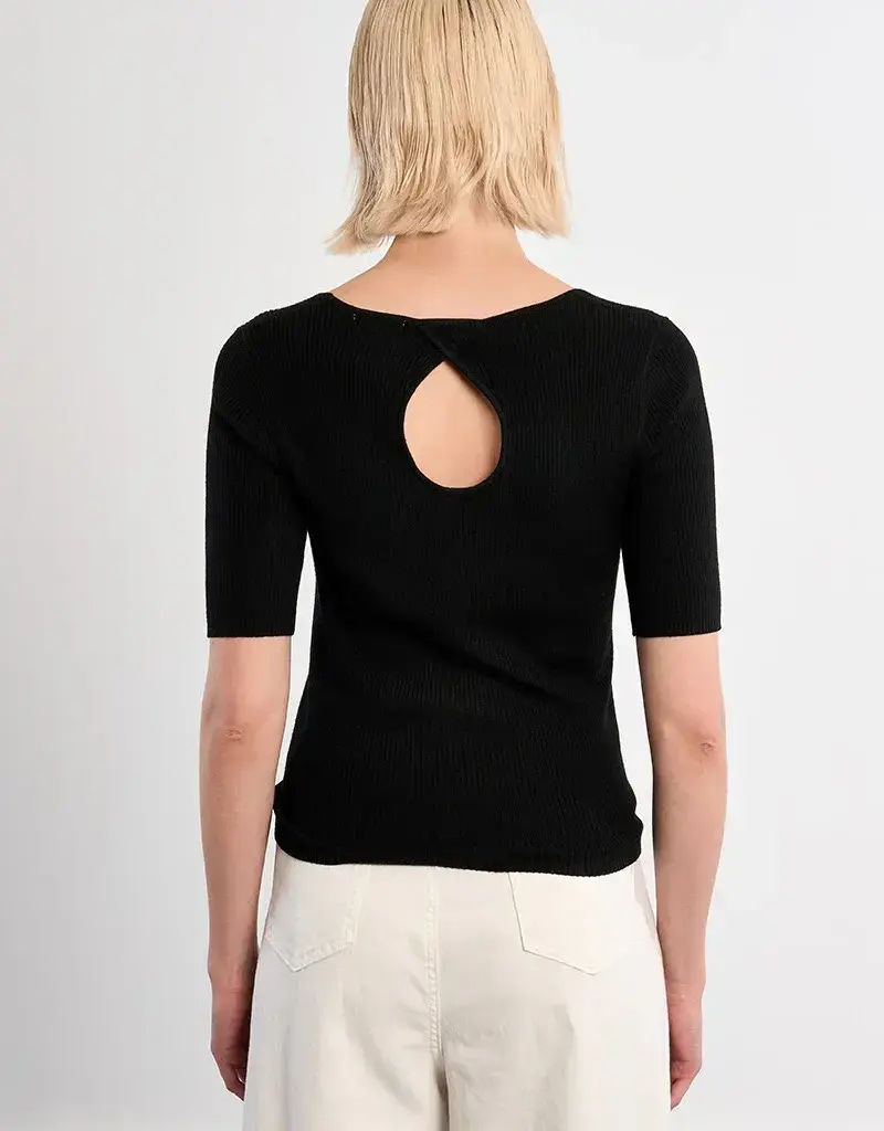 Keyhole back knit top s/s
