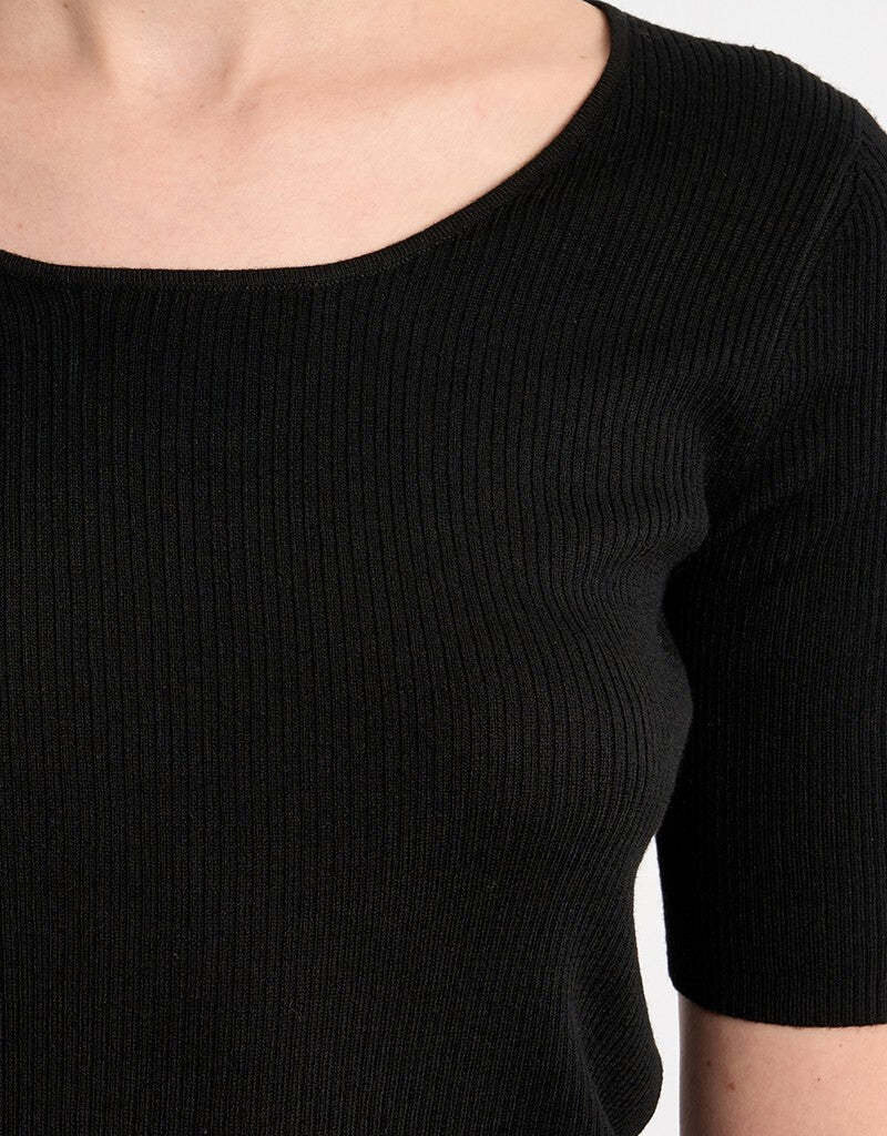 Keyhole back knit top s/s