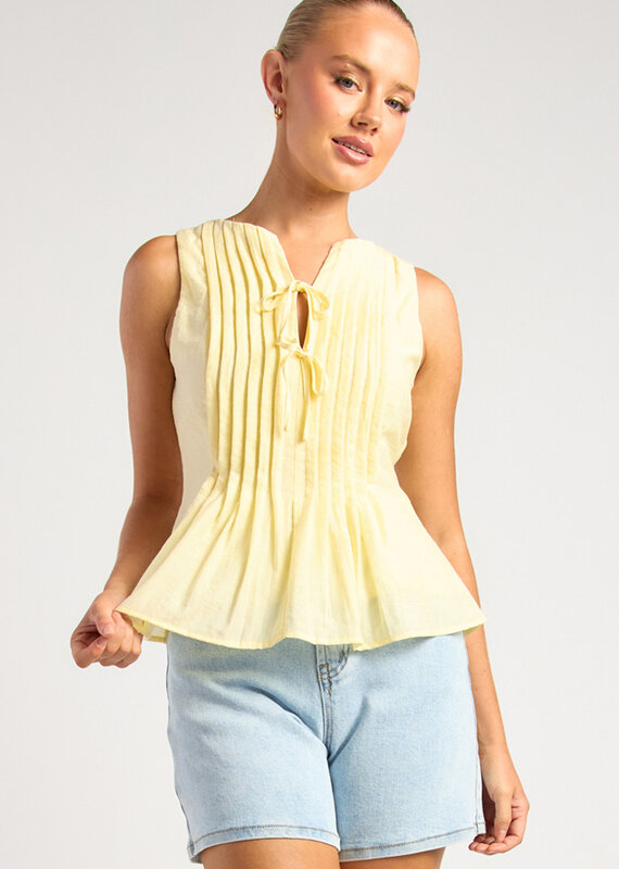 Pleat front top
