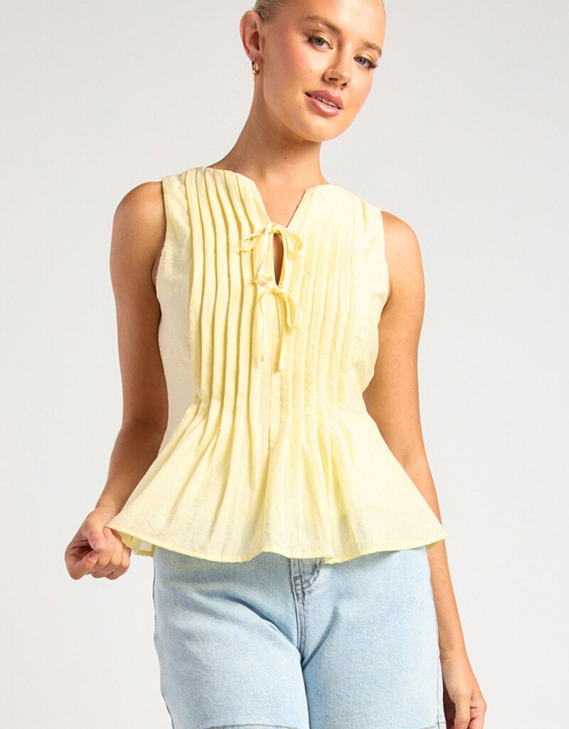 Pleat front top