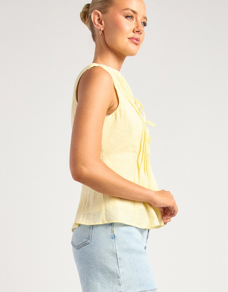 Pleat front top