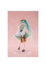 Hatsune Miku Fashion Country Ver. Figure *Pre-order*