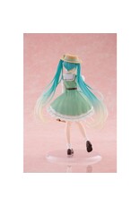 Hatsune Miku Fashion Country Ver. Figure *Pre-order*