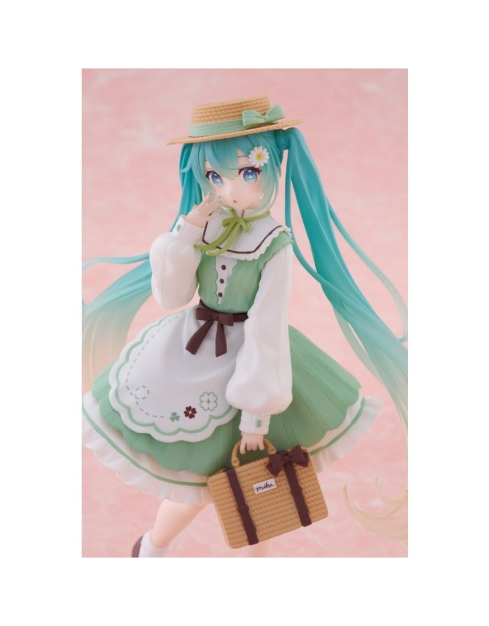 Hatsune Miku Fashion Country Ver. Figure *Pre-order*
