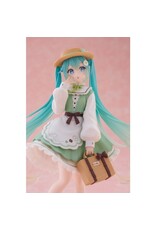 Hatsune Miku Fashion Country Ver. Figure *Pre-order*