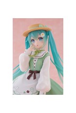 Hatsune Miku Fashion Country Ver. Figure *Pre-order*