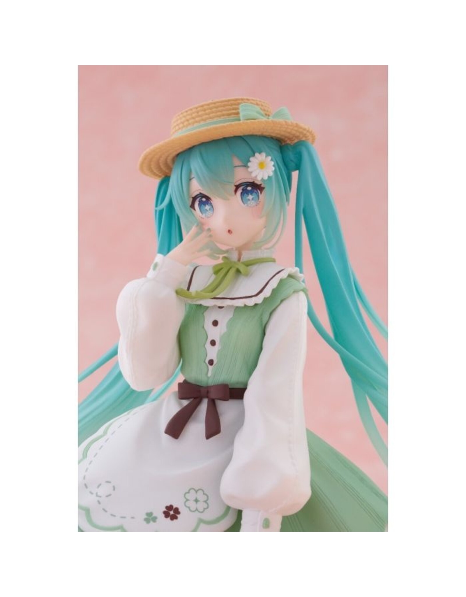 Hatsune Miku Fashion Country Ver. Figure *Pre-order*